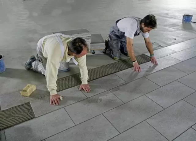 How to tile a floor?(图1)